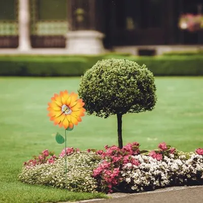 Produktbild von Stabiler Sonnenblumen-Gartenstecker aus robustem, wetterfestem Material für Rasen, Balkon, Terrasse und Garten