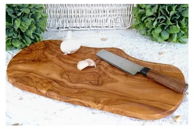 Produktbild von Schneidebrett aus Olivenholz rustikal in verschiedenen Größen (35-39 cm)