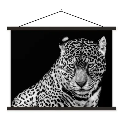 Produktbild von MuchoWow® Textilposter Leopard - Tiere - Schwarz - Weiß - Porträt 150x113 cm mit schwarzem Rahmen - Wohnzimmer
