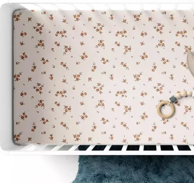 Produktbild von Muminky | Spannbettlaken für Kinderbetten 60x120cm - 100% Baumwolle - Braune Blüten - Atmungsaktiv und Hypoallergen