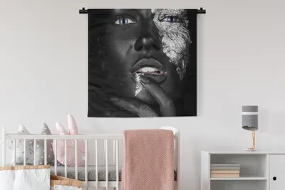 Produktbild von MuchoWow® Wandteppich Wandbehang Frau - Silber - Schwarz 90x90 cm Tapisserie Dekoration Wandtuch - Wandaufhänger