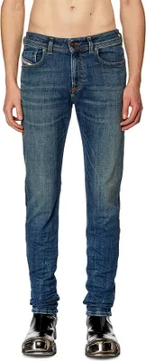 Immagine prodotto di Diesel 1979 Sleenker 09h67, jeans blu sbiadito, modello skinny fit, vita bassa. Prezzo consigliato al dettaglio: 195€. Taglia: W32/L32