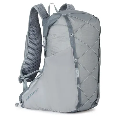 Der Rucksack "TRAILBLAZER LT 20" von Montane in Grau; mit einem funktionalen Design und Netzmaterial.