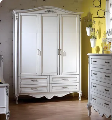 Productafbeelding van Witte houten garderobekast met een elegant design