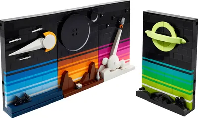 Produktbild von LEGO 21340 Ideas Geschichten aus dem Weltraumzeitalter, Wanddekoration-Set für Erwachsene, 4 baubare 3D-Postkartenmodelle mit Space Shuttle und Sternen inspiriert von Science-Fiction der 1980er Jahre