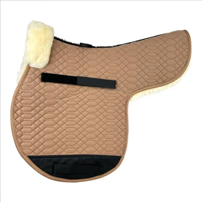 Produktbild von Engel Reitsport Satteldecke SADEK1 Lammfell & Baumwollsteppstoff, Fell in Sattellage, Fellkranz vorne, Camel-Med./Natur-VSS (Vielseitigkeit/Springen)