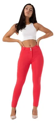 Produktbild von Royal Wolf Push-Up-Leggings aus Strick, Modell Melody, rot