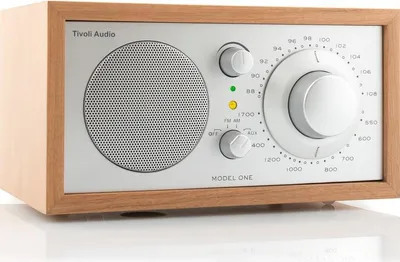 Produktbild von Tivoli Audio Model One Kirsche/Silber