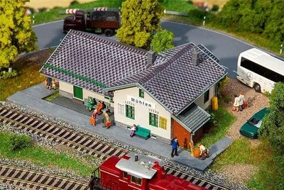 Produktbild von T-förmiges Stationsgebäude mit Putzfassade auf Steinfundament