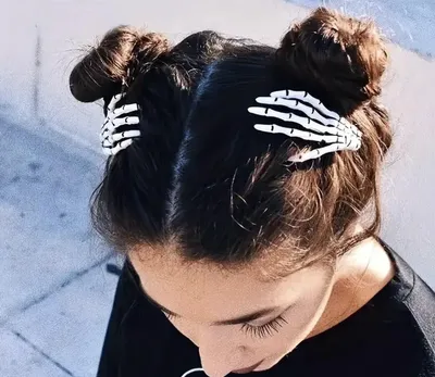 Produktbild von Halloween Haarspange – Skelett-Hand – Haaraccessoire – Skelettclip – Halloween Party – Halloween Outfit
