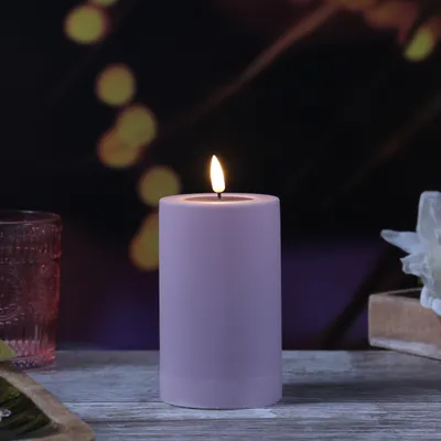 Zdjęcie produktu dla Świeca filarowa LED MIA - plastik - realistyczny płomień 3D - h: 12,5cm - zewnętrzna - pastelowy fiolet