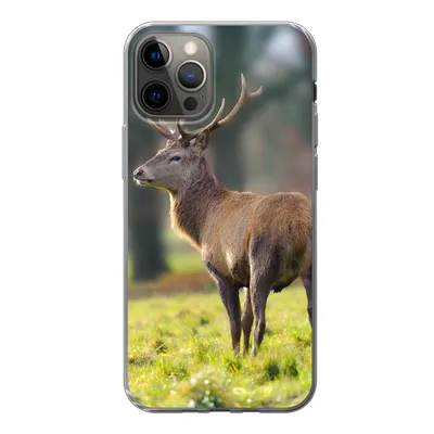 Produktbild von MuchoWow® Handyhülle Schutzhülle Hülle für iPhone 13 Pro Rothirsch - Wiese - Grün Silikon Softcase Handy Hülle - Handy-Tasche