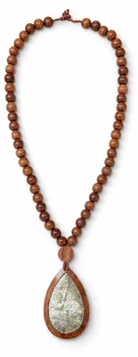 Produktbild von Lange Kette Luna aus Holz und echten Muscheln von collezione alessandro