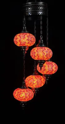 Produktbild von 5-globige türkische Hängelampe aus Mosaikglas in Rot/Orange – Orientalische Kronleuchter mit 5 Mosaik-Glaskugeln