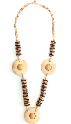 Produktbild von Lange Kette Dunja mit unterschiedlichen Holzplättchen von collezione alessandro