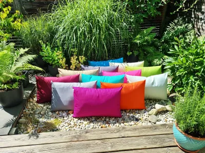Produktbild von JACK 30x50cm Outdoor Lounge Kissen Dekokissen inkl. XXL-Füllung Wasserabweisend Sitzkissen Garten Stuhl Lotus Effekt, Farbe:Weinrose