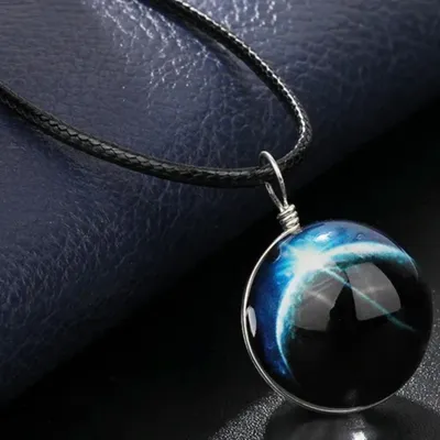 Produktbild von Halskette Universe Typ4 - Mystische Glaskugel mit elegantem Halstuch KP34082