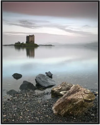Produktbild von Wallario Wandbild Schloss in Schottland, Größe: 40,30 x 50,30 cm, Poster mit schwarzem Aluminiumrahmen