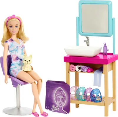 Produktbild von Barbie Glitzer-Gesichtsmasken Wellnesstag Spielset, blonde Barbie Puppe, 7 Wellnessmasken, Waschbecken, Spiegel, Stuhl, insgesamt über 15 Zubehörteile, 3 bis 7 Jahre