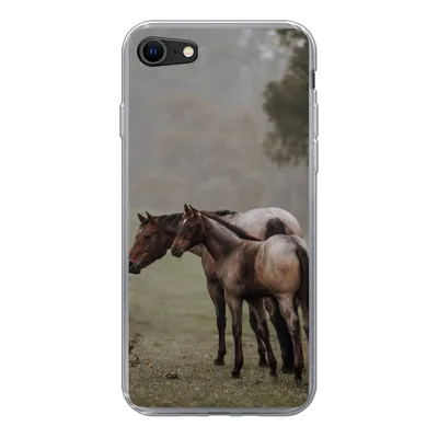 Produktbild von MuchoWow® Handyhülle Schutzhülle Hülle für iPhone SE 2020 Pferde - Natur - Nebel Silikon Softcase Handy Hülle - Kartenbesitzer