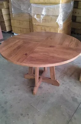 Image de Table de salle à manger, table de cuisine, design moderne, plateau stable, couleur noire, fabriquée avec une plaque MDF/panneau de particules de haute qualité