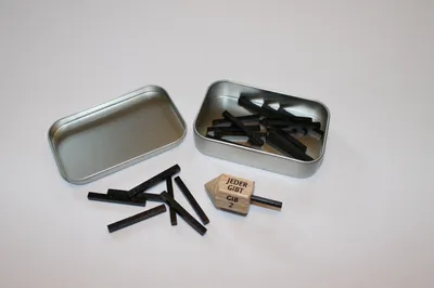 Produktbild von Holzspielzeug Kreisel-Spiel in Metallbox "Nimm-Gib" BxHxT 9,5x6x2cm NEU