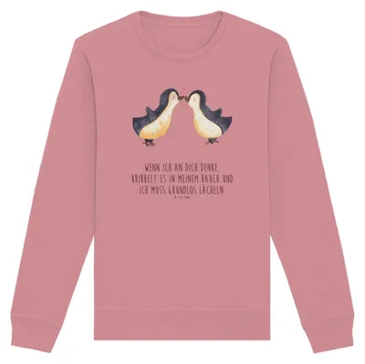 Produktbild von Mr. & Mrs. Panda Baumwoll Pullover Pinguine Kuss Größe M - Canyon Pink - Geschenk, Freund, Valentinstag, Hochzeitstag, Freundin, Jahrestag, Sweatshirt, für, Frauen, Bio