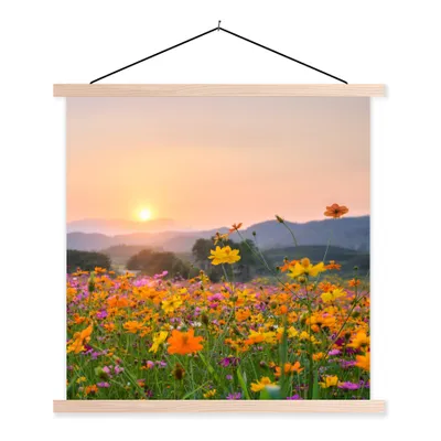 Produktbild von MuchoWow® Textilposter Blumen - Sonnenuntergang - Berg 40x40 cm mit holzfarbenen Rahmen - Posterleiste