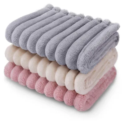 Image de Ensemble de trois couvertures pour chiens et chats, couleurs : gris, rose, beige