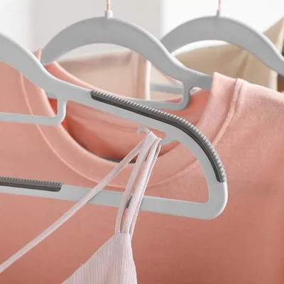 Productafbeelding van Famanu set van 30 plastic kledinghangers - ultradun met rosé gouden haken