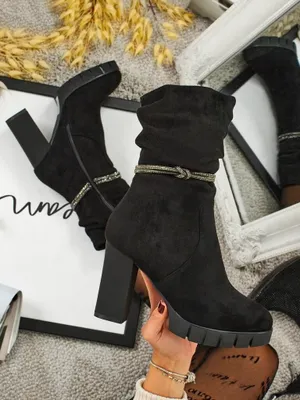 Produktbild von Schwarze Damenstiefeletten mit gerafftem Schaft und Zierriemen, Größe 39