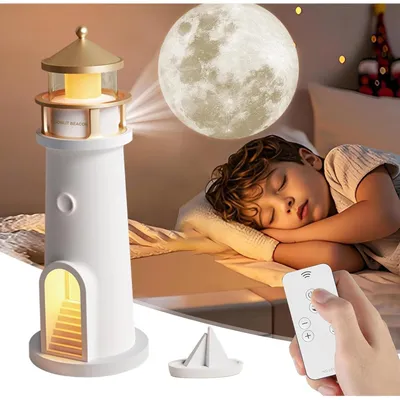 Produktbild von Mond Leuchtturm Projektor Lampe mit Fernbedienung – Wiederaufladbares Nachtlicht mit HD Projektion, Dimmbar & Timer für Kinderzimmer – Geschenk