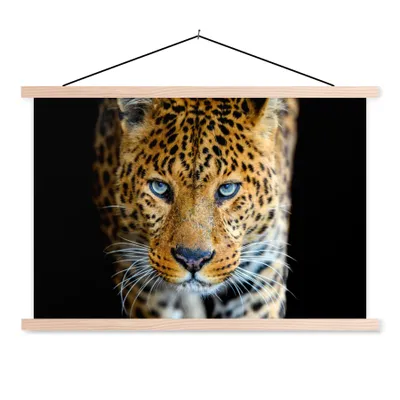 Produktbild von MuchoWow® Textilposter Leopard - Tiere - Porträt - Wildtiere - Schwarz 60x40 cm mit holzfarbenen Rahmen - Bilder