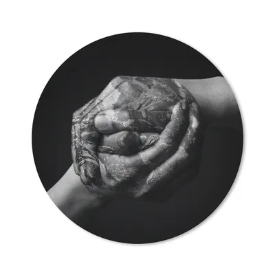 Produktbild von MuchoWow® Mauspad Mousepad Erde - Hand - Schwarz - Weiß 30x30 cm - Mousepads - Maus Mat - Pad - Mausunterlage - Tischunterlage - Schreibtischmatten