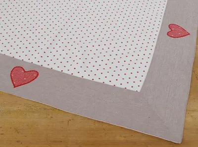 Immagine prodotto di Tovaglia ROSI country house cuore rosso grigio, 100 % cotone, in 100x100 cm