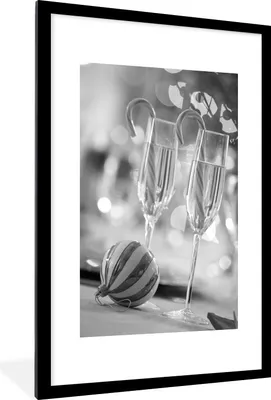 Produktbild von MuchoWow® Gerahmtes Poster Weihnachten - Weihnachtsdekoration - schwarz und weiß 60x90 cm - Poster mit Schwarzem Bilderrahmen Wandposter Rahmen Foto Bilder - Dekoration - Wandposter Wohnzimmer - Hochwertig