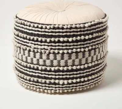 Produktbild von HOMESCAPES Priya - Makramee-Pouf rund - schwarz-weiß, 50 x 40 cm