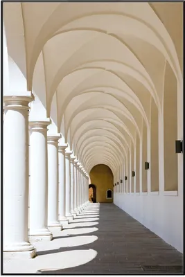 Produktbild von Wallario Wandbild Gewölbegang, Größe: 61 x 91,50 cm, Poster mit schwarzem Aluminiumrahmen