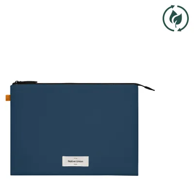 Imagen del producto de Funda protectora Native Union WFA Stow Lite, color azul marino, para Macbook de 13"