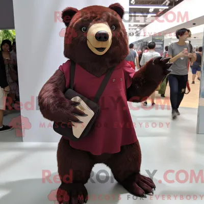 Productafbeelding van Mascot REDBROKOLY karakter van een kastanjebruine luiaardbeer gekleed met een minirok en handtasjes