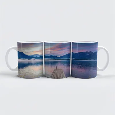 Produktbild von raxxa Premium-Tasse "Steg am See in den Bergen"