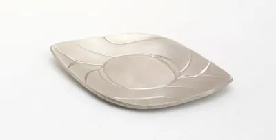 Produktbild von Kerzenteller Messing vernickelt Silber Blattform (Innen 6 x 4 cm, Außen 14 x 8 cm) für Ovalkerzen, Ellipsenkerzen, Kugelkerzen