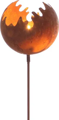 Obrázok produktu pre Dekoratívna zástrčka ohnivá guľa v hrdzavom dizajne - Ø cca 11 cm x 77 cm - lampáš na tyči (malý)