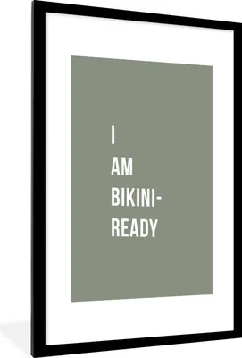 Produktbild von MuchoWow® Gerahmtes Poster Zitat - Grün - Ich bin bereit für den Bikini 60x90 cm - Poster mit Schwarzem Bilderrahmen Wandposter Rahmen Foto Bilder - Dekoration - Wandposter Wohnzimmer - Hochwertig
