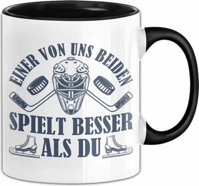 Produktbild von Eishockey Tasse Geschenk Spruch Für Klavier-Spieler Einer Von Uns Beiden Spielt Besser Als Du Becher (Schwarz)
