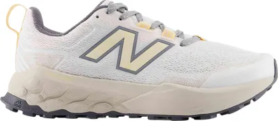 Produktbild von New Balance Sneakers WGARO5CP in SEA SALT color size 40.5