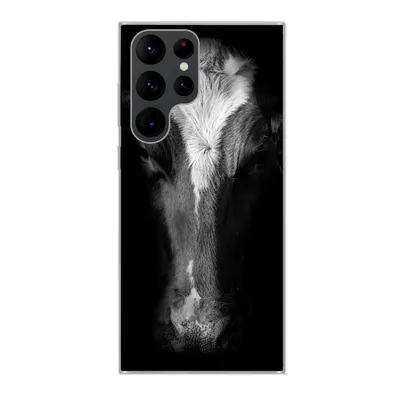 Produktbild von MuchoWow® Handyhülle Schutzhülle Hülle für Samsung Galaxy S22 Ultra Kuh Porträt auf schwarzem Hintergrund in schwarz und weiß Silikon Softcase Handy Hülle - Abbildung