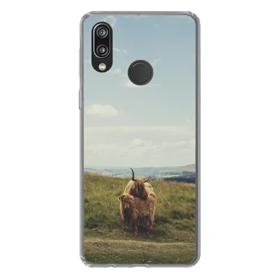 Produktbild von MuchoWow® Handyhülle Schutzhülle Hülle für Huawei P20 Lite (2020) Schottische Highlander - Gras - Wolken - Tiere Silikon Softcase Handy Hülle - Kartenhalter