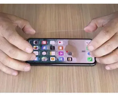 Imagen del producto de Protector de pantalla Quad Lock, para Apple, iPhone 13, resistente a los arañazos, transparente, 1 unidad