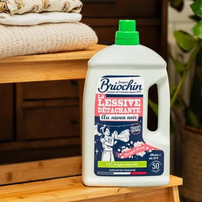 Image de Lessive détachante au savon noir 2,27 L - JACQUES BRIOCHIN